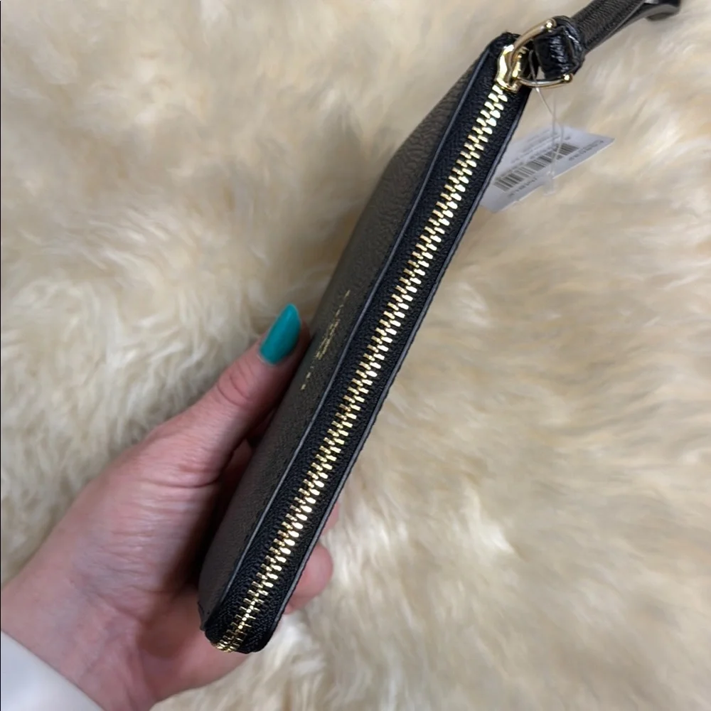 Coach Black Textured Leather Wristlet Pouch with Gold Logo – NWT – OS - Picture 5 of 8